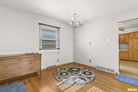 Living - 2113 N 6th St, Springfield, IL 62702 photo 1 of 2