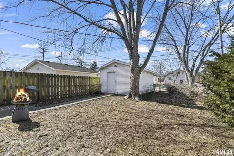 Exterior - 2113 N 6th St, Springfield, IL 62702 photo 7 of 8