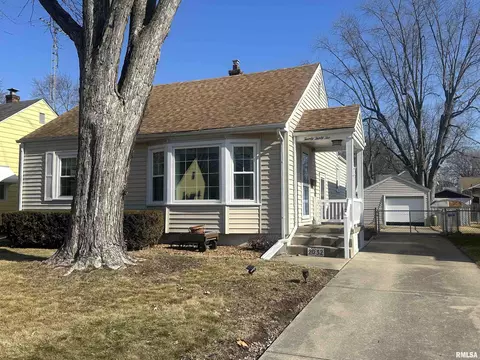 2032 Marland St, Springfield, IL 62702