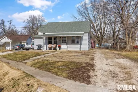 356 E Angle St, Plainville, IL 62365