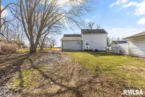 Exterior - 356 E Angle St, Plainville, IL 62365 photo 2 of 2
