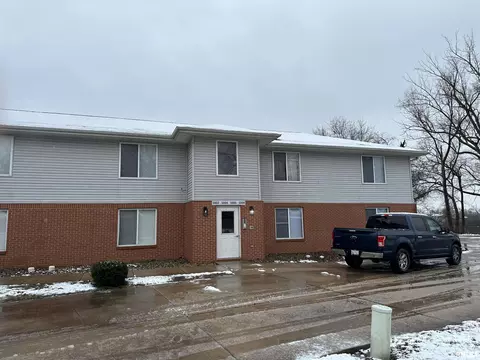 1000 Edgewater Dr, Pekin, IL 61554