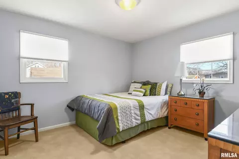 Bedroom - 228 N Amos Ave, Springfield, IL 62702 photo 4 of 6
