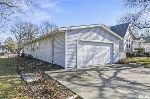 Exterior - 228 N Amos Ave, Springfield, IL 62702 photo 1 of 6