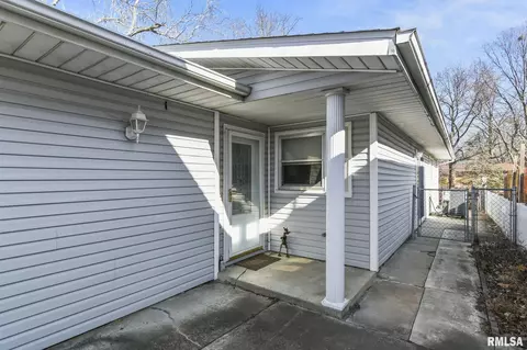 Exterior - 228 N Amos Ave, Springfield, IL 62702 photo 2 of 6