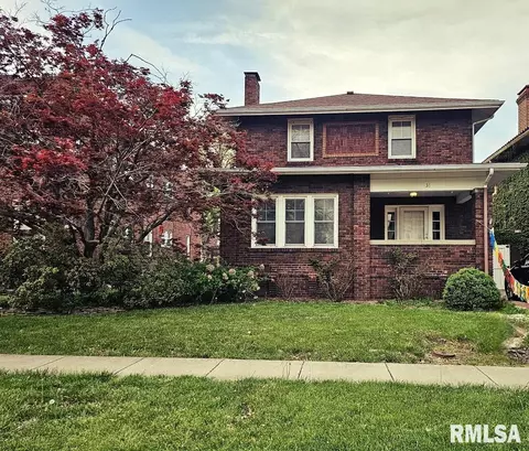 317 E Franklin St, Taylorville, IL 62568