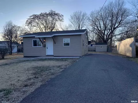 825 Beesley, Jacksonville, IL 62650