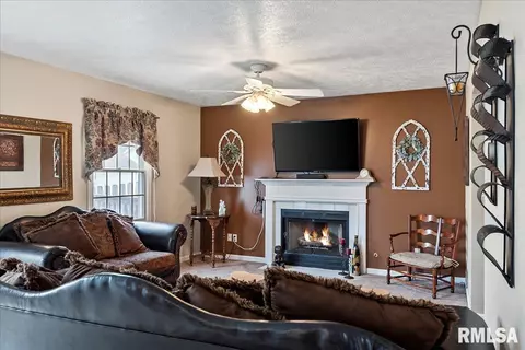 3701 Viking Blvd, Springfield, IL 62712 photo 10