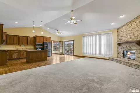 Living - 1412 Lake Pointe Ct, Springfield, IL 62712 photo 4 of 4