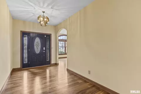 Living - 1412 Lake Pointe Ct, Springfield, IL 62712 photo 1 of 4