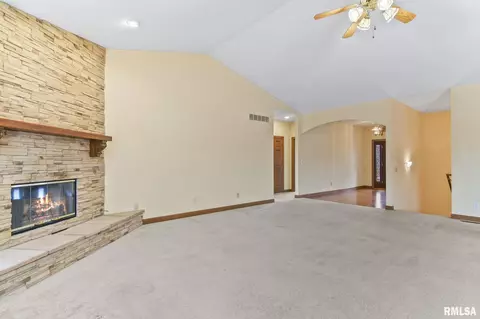 Living - 1412 Lake Pointe Ct, Springfield, IL 62712 photo 2 of 4