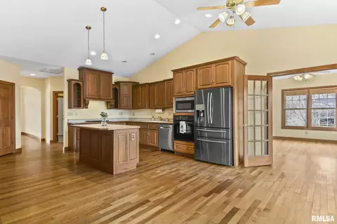 Kitchen - 1412 Lake Pointe Ct, Springfield, IL 62712 photo 1 of 6