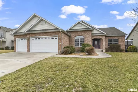 Exterior - 1412 Lake Pointe Ct, Springfield, IL 62712 photo 2 of 10