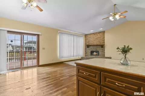 Kitchen - 1412 Lake Pointe Ct, Springfield, IL 62712 photo 3 of 6