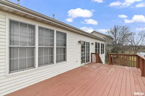 Exterior - 1412 Lake Pointe Ct, Springfield, IL 62712 photo 8 of 10