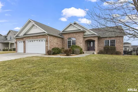 Exterior - 1412 Lake Pointe Ct, Springfield, IL 62712 photo 4 of 10