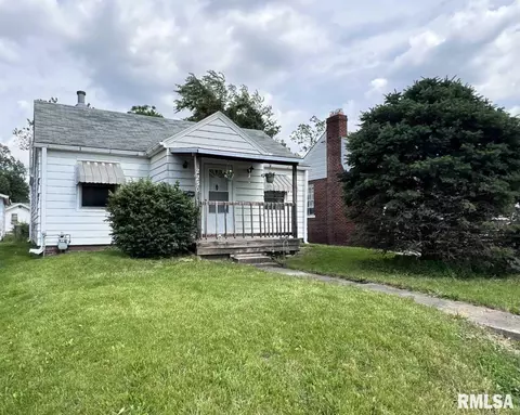 2230 S 11th St, Springfield, IL 62703