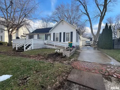 274 W 2nd St, Galesburg, IL 61401