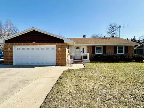1047 Sweetbriar Pl, Galesburg, IL 61401