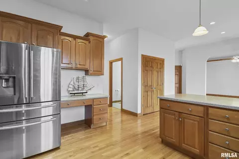 Kitchen - 2221 Harbor Lndg, Springfield, IL 62712 photo 4 of 6