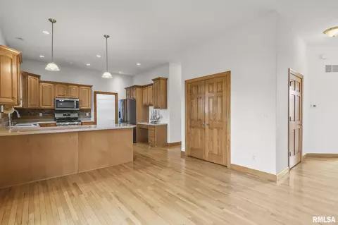 Kitchen - 2221 Harbor Lndg, Springfield, IL 62712 photo 2 of 6
