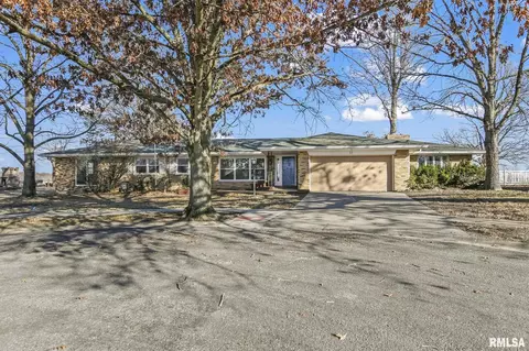 11 Northridge Dr, Sherman, IL 62684