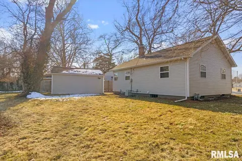 Exterior - 33 Belle Pl, Springfield, IL 62704 photo 3 of 10