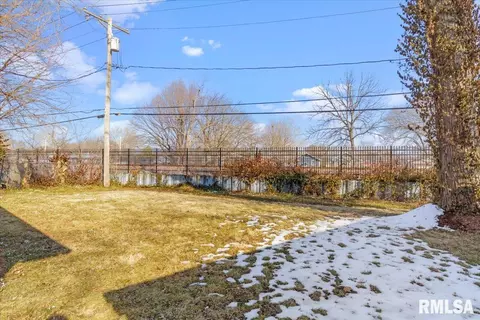 Exterior - 33 Belle Pl, Springfield, IL 62704 photo 8 of 10