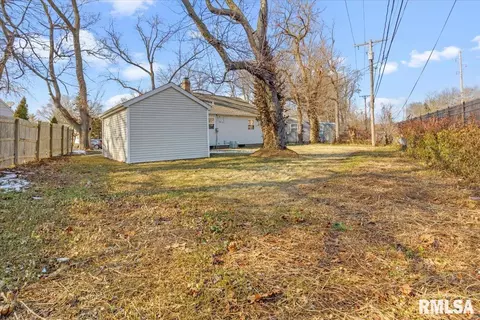 Exterior - 33 Belle Pl, Springfield, IL 62704 photo 4 of 10