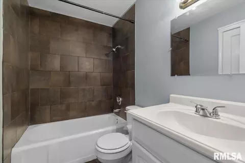 Bath - 33 Belle Pl, Springfield, IL 62704 photo 1 of 1