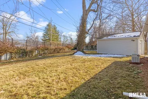 Exterior - 33 Belle Pl, Springfield, IL 62704 photo 9 of 10