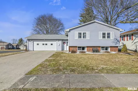 10 Baxter Pl, Jacksonville, IL 62650