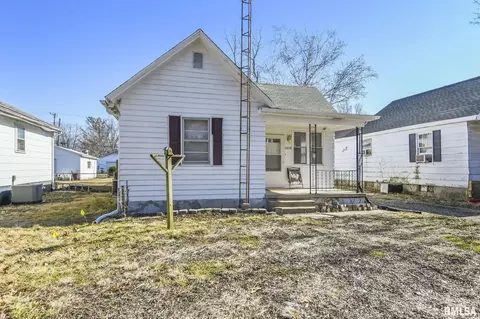2608 S Walnut St, Springfield, IL 62704