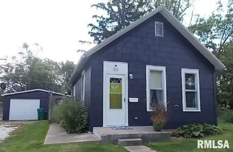 315 W Woodbury St, Macomb, IL 61455