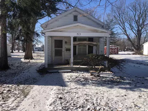 713 N East St, Jacksonville, IL 62650