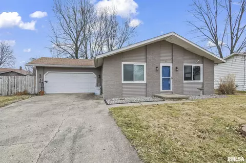 27 Powell St, Riverton, IL 62561 photo 2