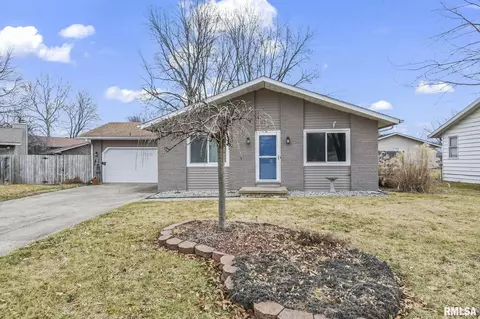 27 Powell St, Riverton, IL 62561