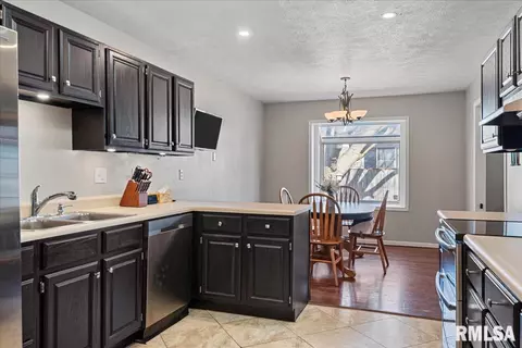 Kitchen - 117 Verona Dr, Springfield, IL 62703 photo 5 of 5
