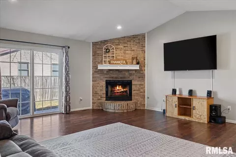 Living - 117 Verona Dr, Springfield, IL 62703 photo 4 of 4