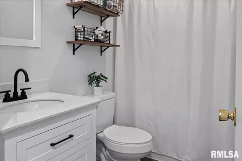 Bath - 117 Verona Dr, Springfield, IL 62703 photo 1 of 4