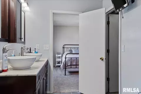 Bath - 117 Verona Dr, Springfield, IL 62703 photo 3 of 4