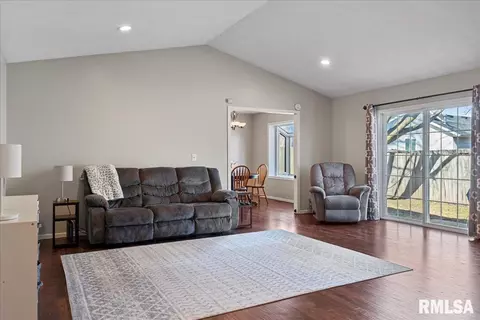 Living - 117 Verona Dr, Springfield, IL 62703 photo 2 of 4