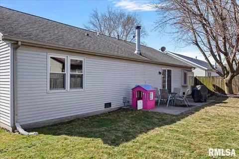 Exterior - 117 Verona Dr, Springfield, IL 62703 photo 4 of 6