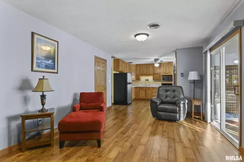 64 Sumner Ln, Springfield, IL 62707 photo 2
