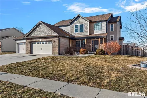 501 Harbor Pointe Dr, Chatham, IL 62629