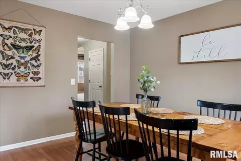Dining - 2917 Arlington Dr, Springfield, IL 62704 photo 2 of 4