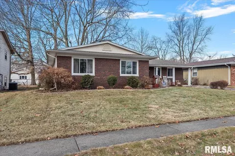 Exterior - 2917 Arlington Dr, Springfield, IL 62704 photo 3 of 8