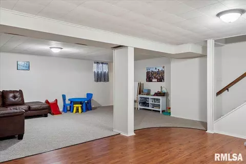 Living - 2917 Arlington Dr, Springfield, IL 62704 photo 6 of 7