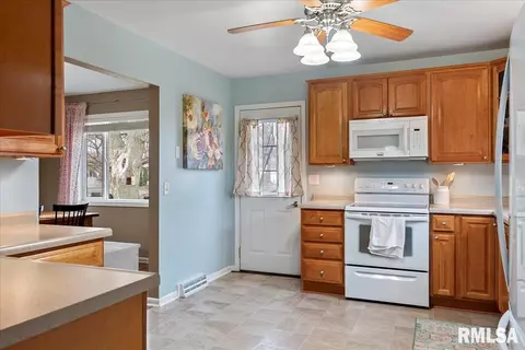 Kitchen - 2917 Arlington Dr, Springfield, IL 62704 photo 1 of 5