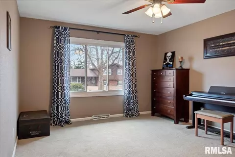 Bedroom - 2917 Arlington Dr, Springfield, IL 62704 photo 2 of 10